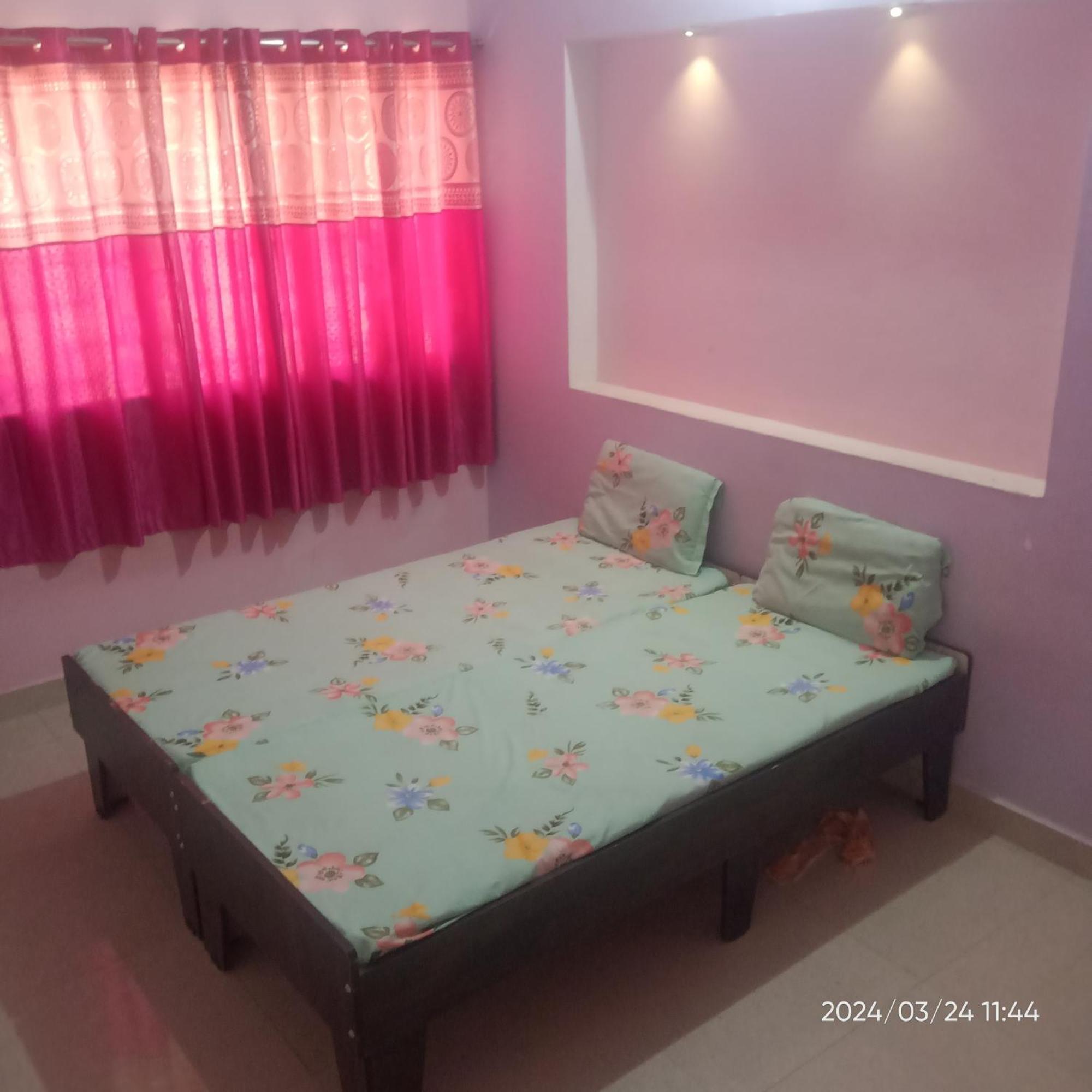 Dwarka Home Stay 2 Only Family Bilik gambar